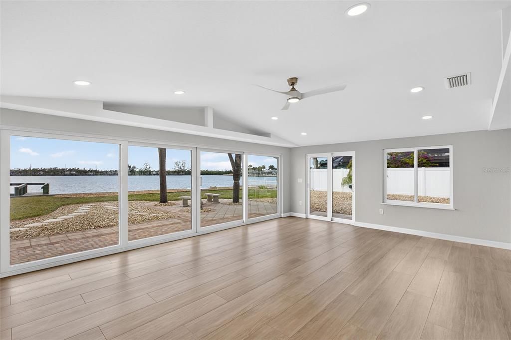 For Sale: $1,100,000 (4 beds, 2 baths, 2512 Square Feet)