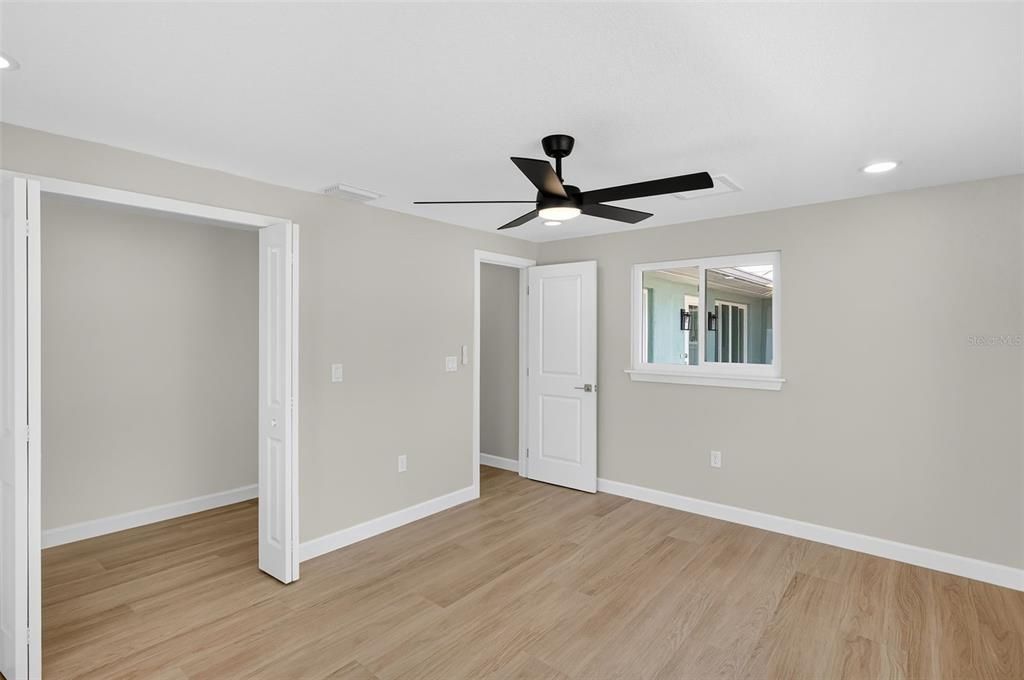 For Sale: $1,100,000 (4 beds, 2 baths, 2512 Square Feet)