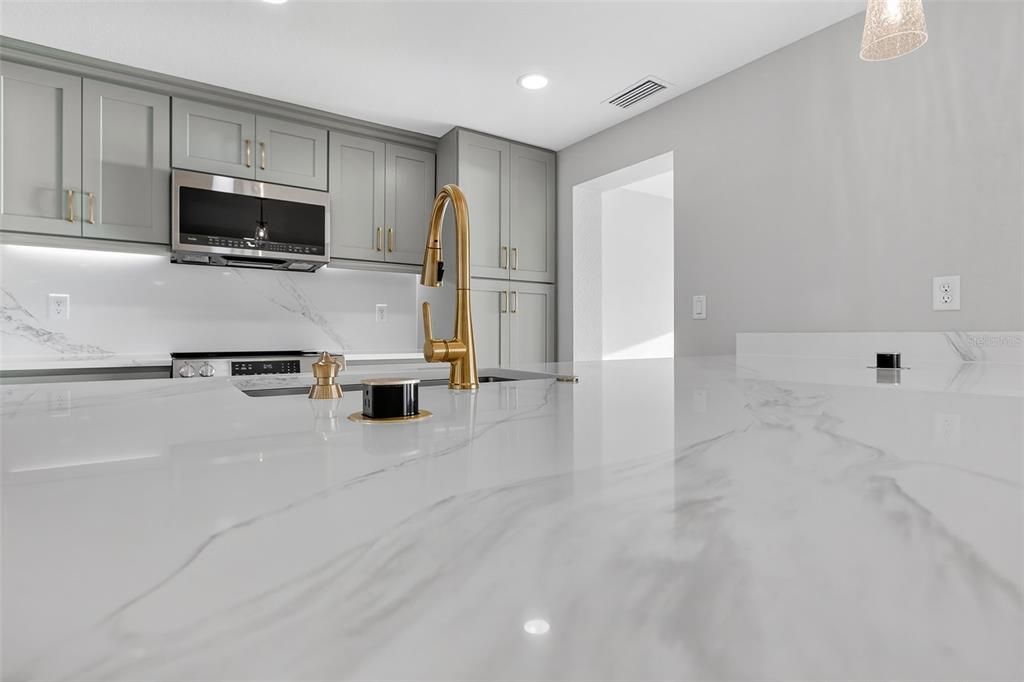For Sale: $1,100,000 (4 beds, 2 baths, 2512 Square Feet)