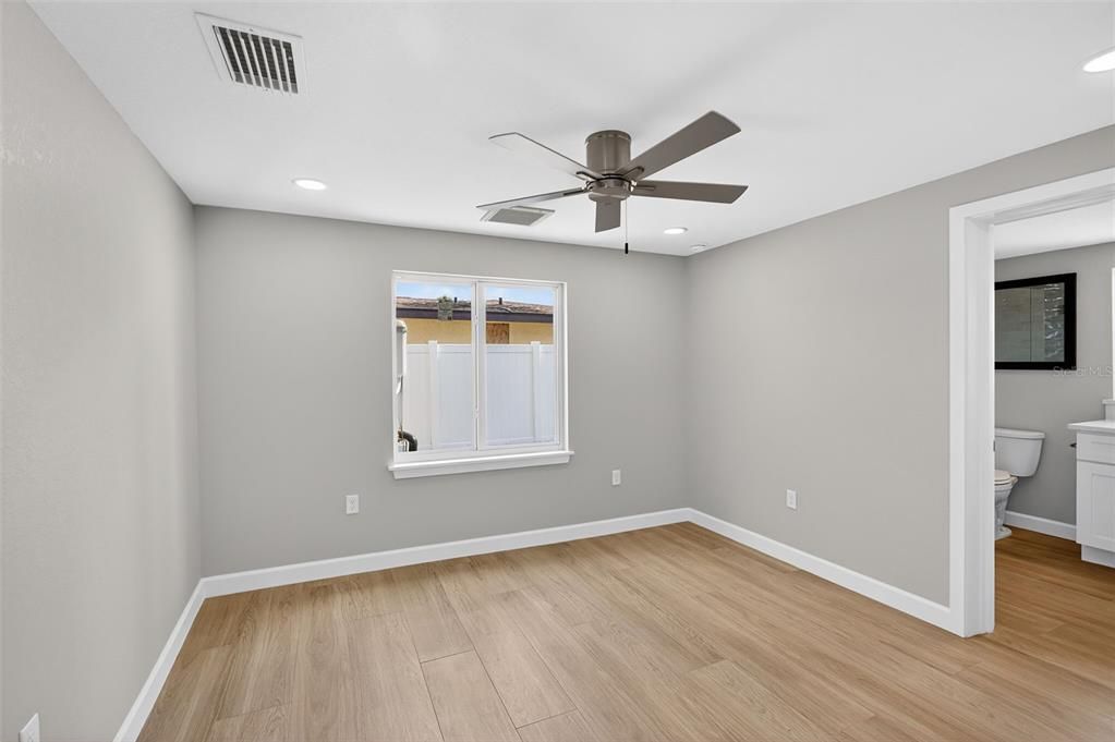 For Sale: $1,100,000 (4 beds, 2 baths, 2512 Square Feet)