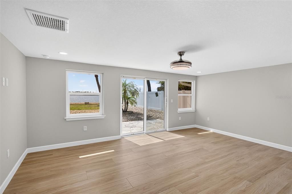 For Sale: $1,100,000 (4 beds, 2 baths, 2512 Square Feet)