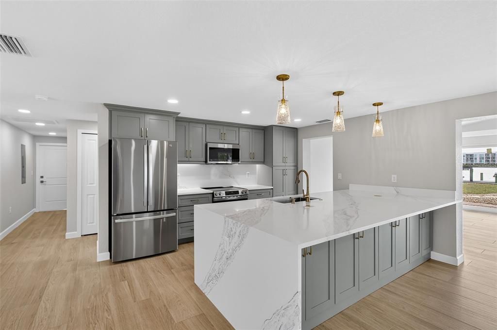 For Sale: $1,100,000 (4 beds, 2 baths, 2512 Square Feet)