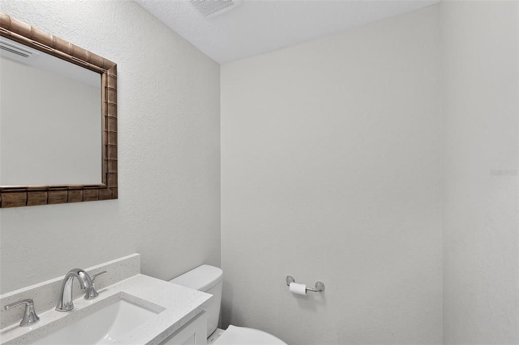 For Sale: $1,100,000 (4 beds, 2 baths, 2512 Square Feet)