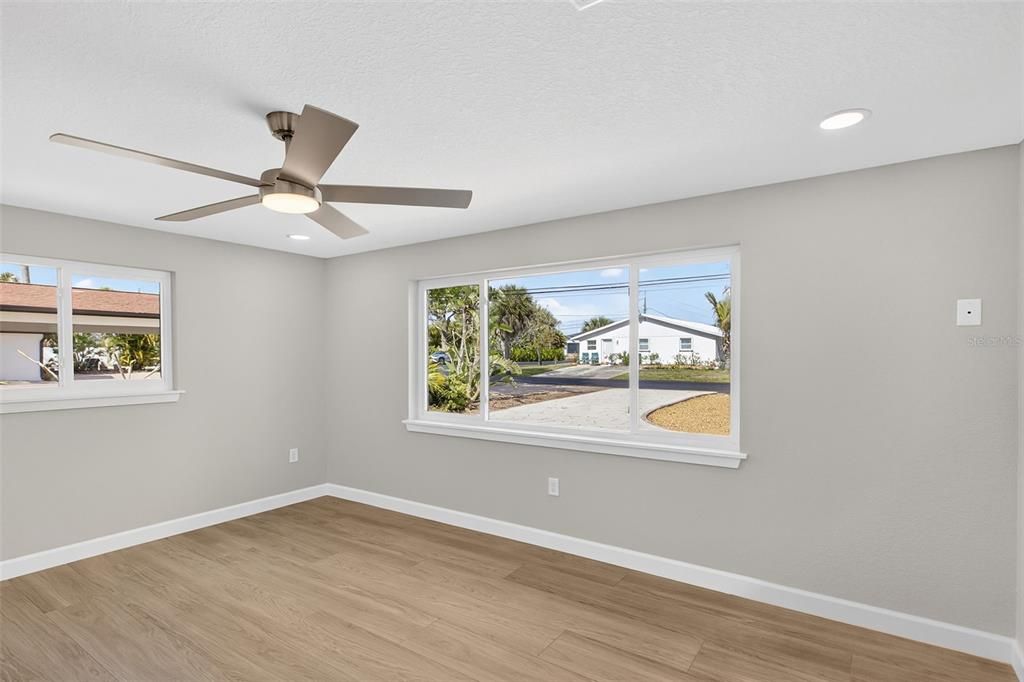 For Sale: $1,100,000 (4 beds, 2 baths, 2512 Square Feet)