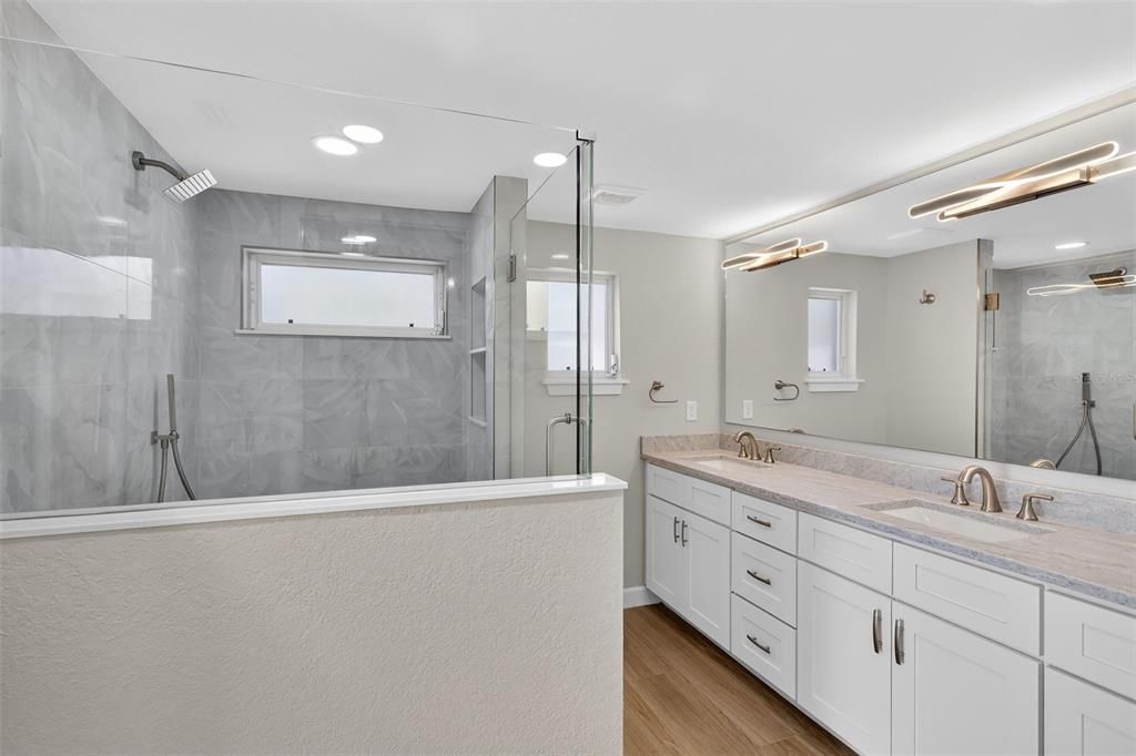 For Sale: $1,100,000 (4 beds, 2 baths, 2512 Square Feet)