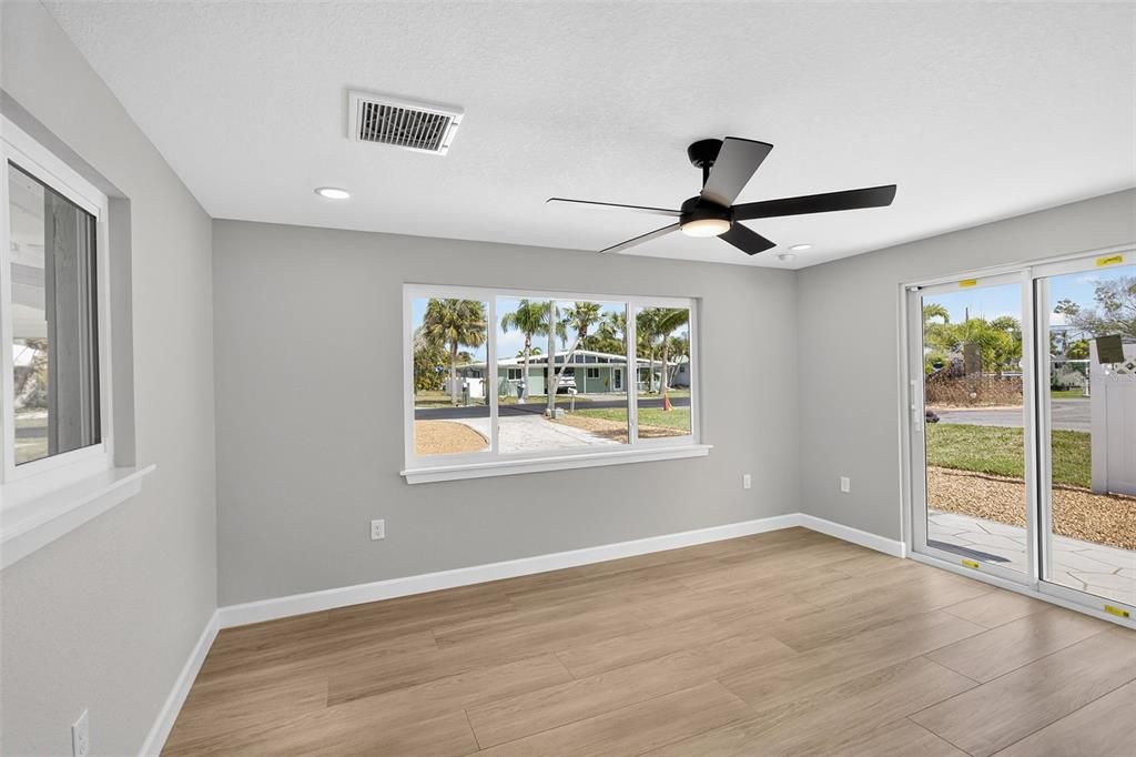 For Sale: $1,100,000 (4 beds, 2 baths, 2512 Square Feet)