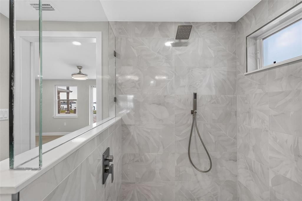 For Sale: $1,100,000 (4 beds, 2 baths, 2512 Square Feet)