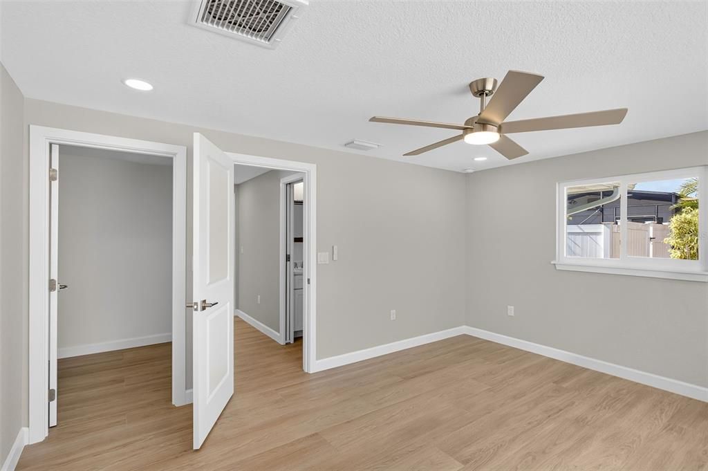 For Sale: $1,100,000 (4 beds, 2 baths, 2512 Square Feet)