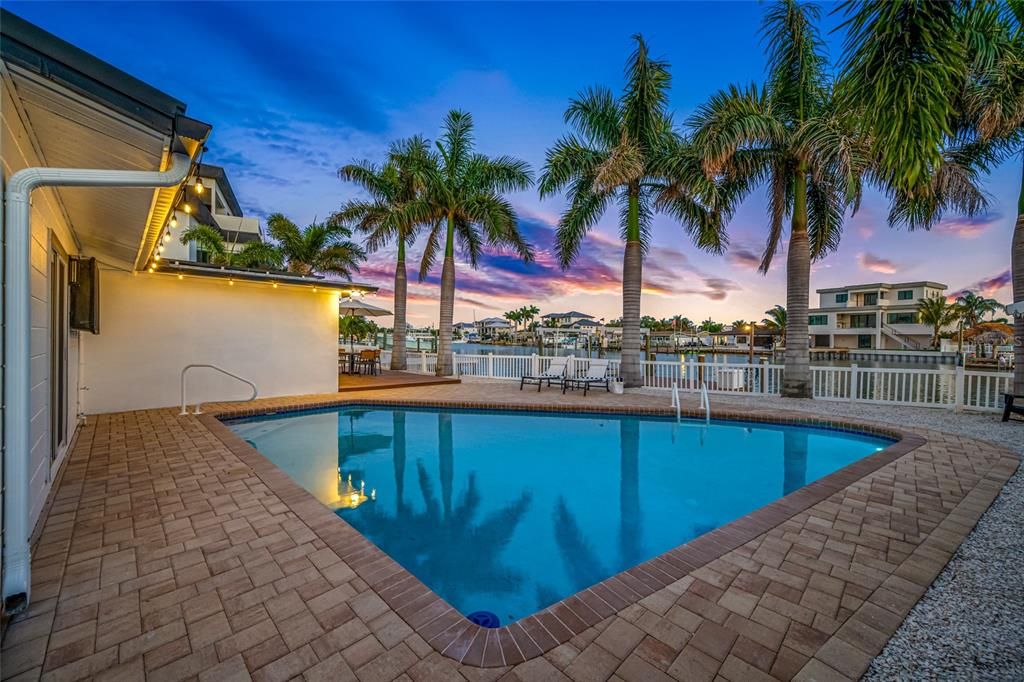 Active With Contract: $1,194,900 (3 beds, 2 baths, 1738 Square Feet)