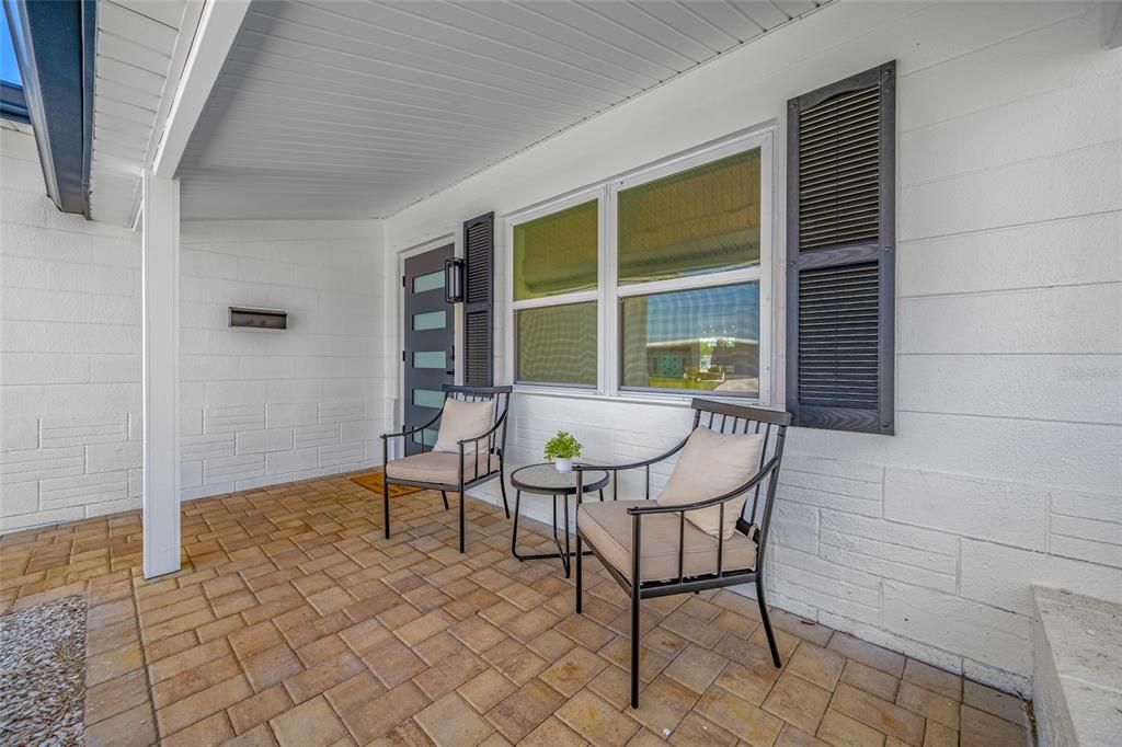 Active With Contract: $1,194,900 (3 beds, 2 baths, 1738 Square Feet)