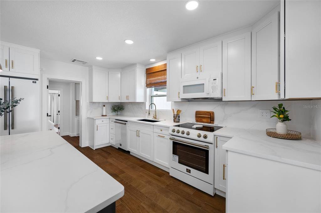 Active With Contract: $1,194,900 (3 beds, 2 baths, 1738 Square Feet)