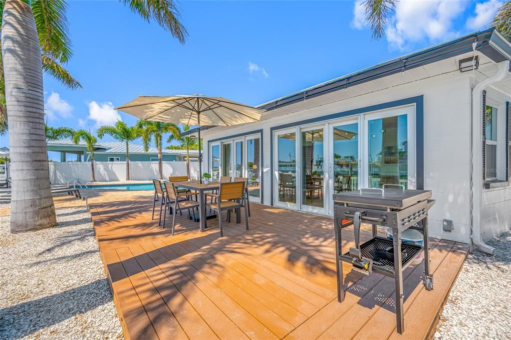 Active With Contract: $1,194,900 (3 beds, 2 baths, 1738 Square Feet)