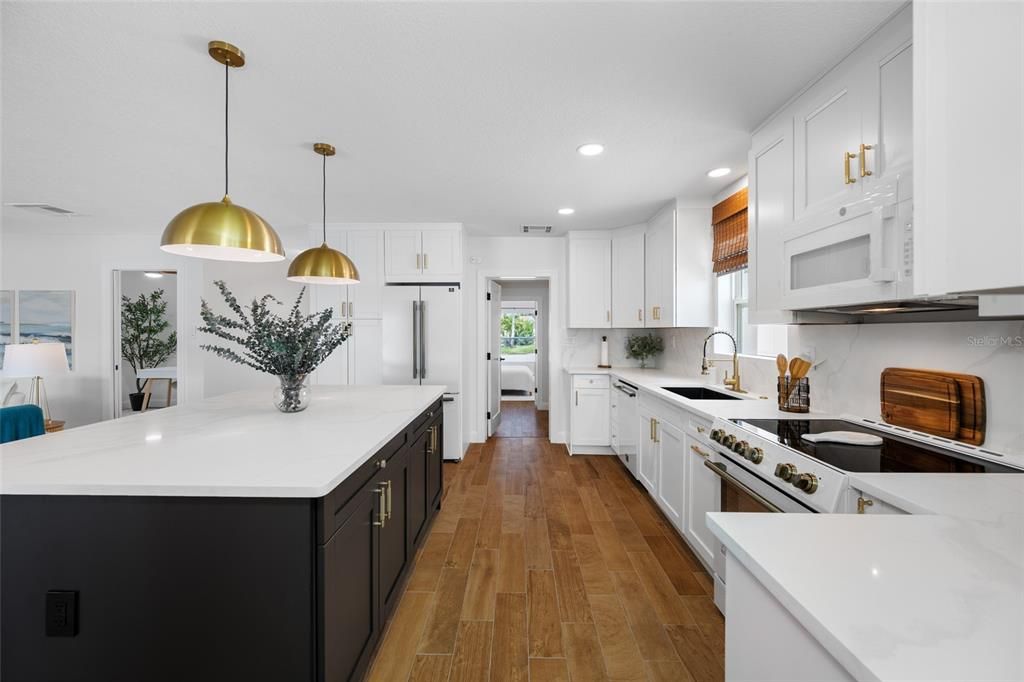 Active With Contract: $1,194,900 (3 beds, 2 baths, 1738 Square Feet)
