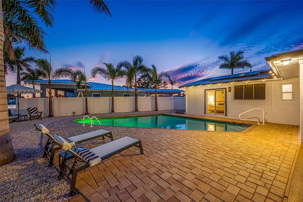 Active With Contract: $1,194,900 (3 beds, 2 baths, 1738 Square Feet)