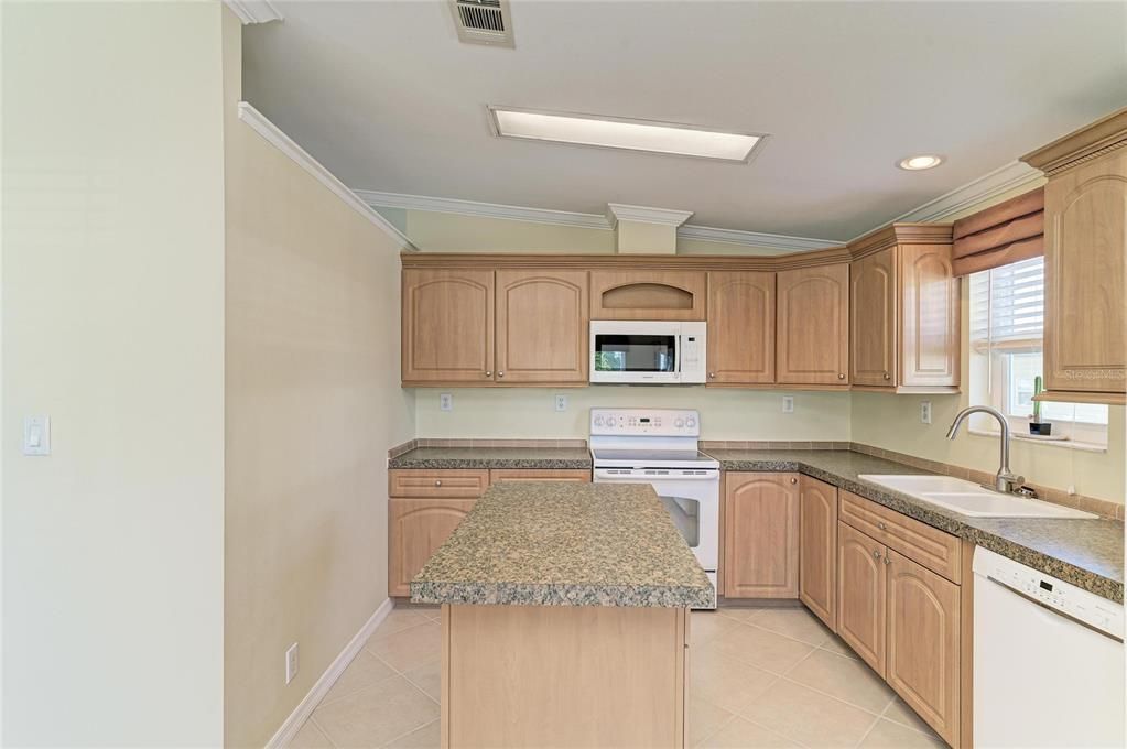 На продажу: $225,000 (3 спален, 2 ванн, 1406 Квадратных фут)