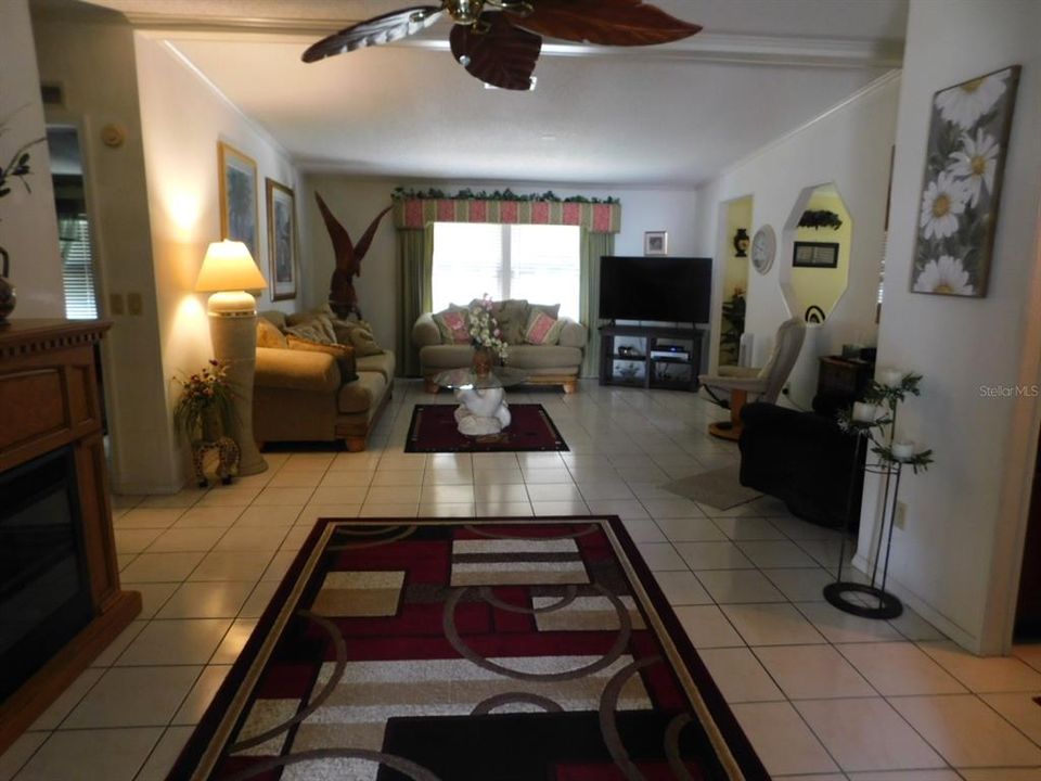 Activo con contrato: $189,000 (2 camas, 2 baños, 1749 Pies cuadrados)