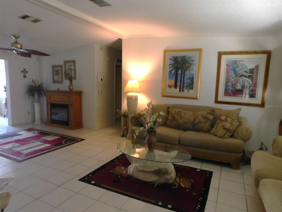 Activo con contrato: $189,000 (2 camas, 2 baños, 1749 Pies cuadrados)