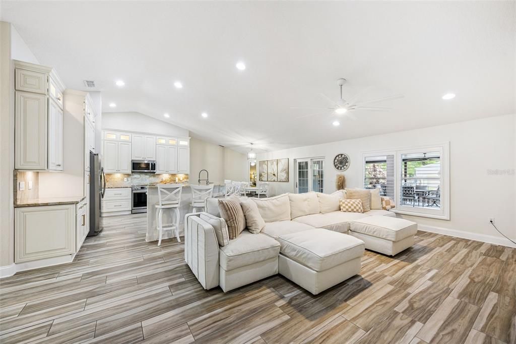 En Venta: $795,000 (5 camas, 3 baños, 3110 Pies cuadrados)