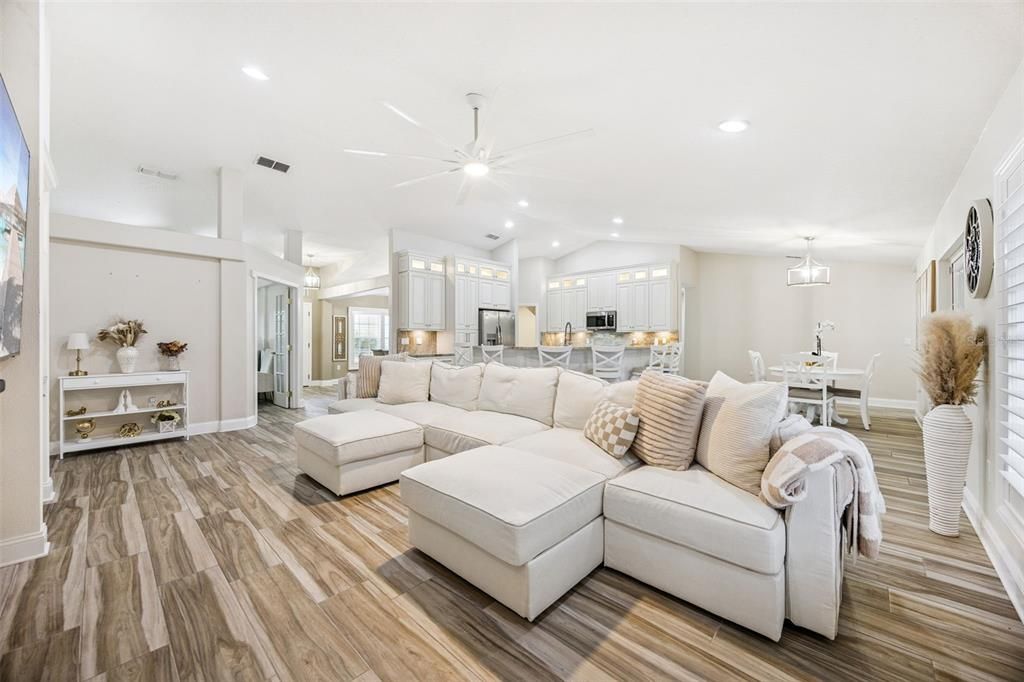 En Venta: $795,000 (5 camas, 3 baños, 3110 Pies cuadrados)