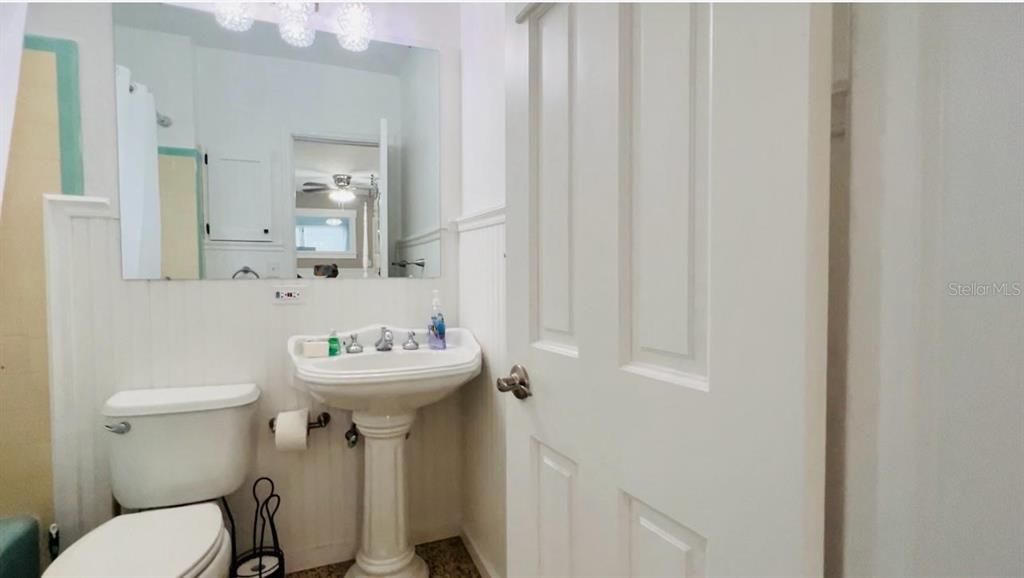 На продажу: $1,300,000 (5 спален, 0 ванн, 2175 Квадратных фут)