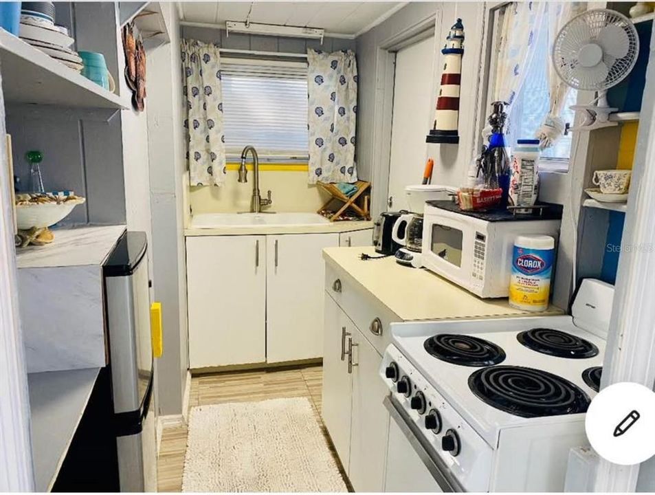 На продажу: $1,300,000 (5 спален, 0 ванн, 2175 Квадратных фут)