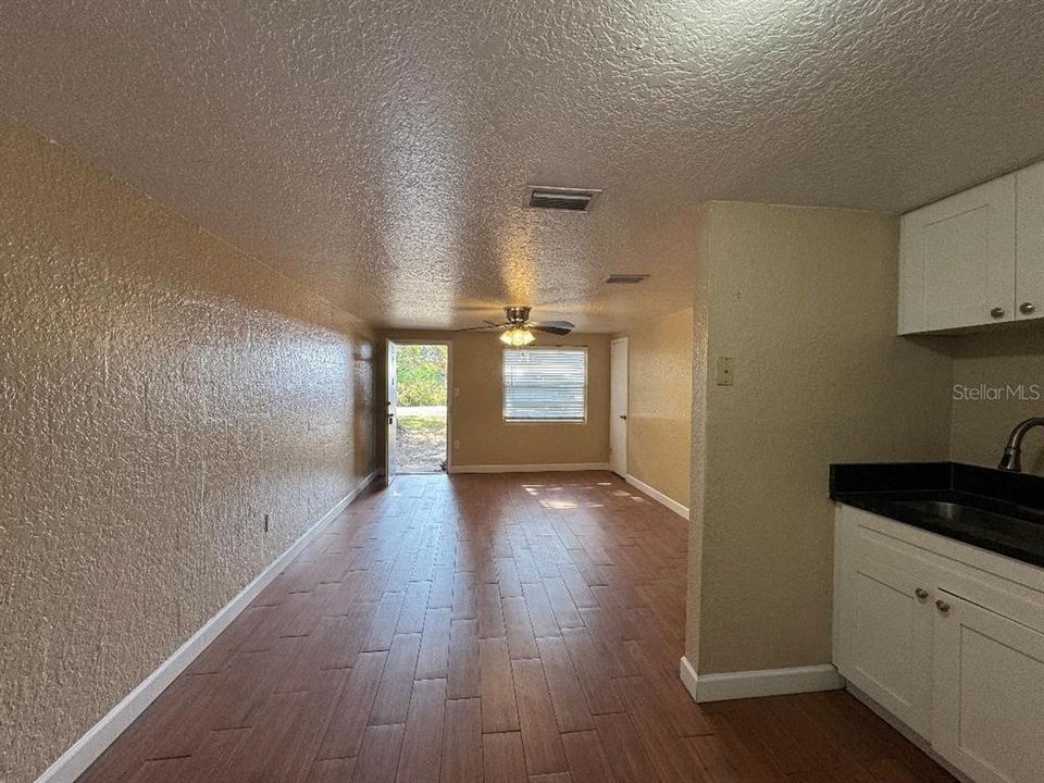 For Rent: $1,200 (2 beds, 1 baths, 672 Square Feet)