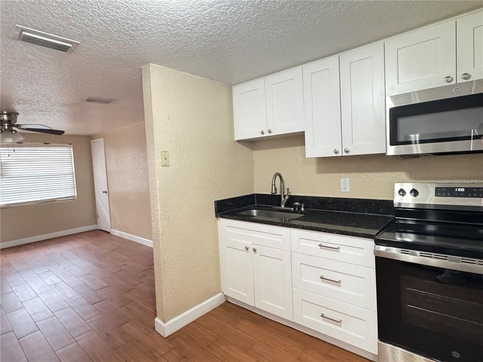 For Rent: $1,200 (2 beds, 1 baths, 672 Square Feet)