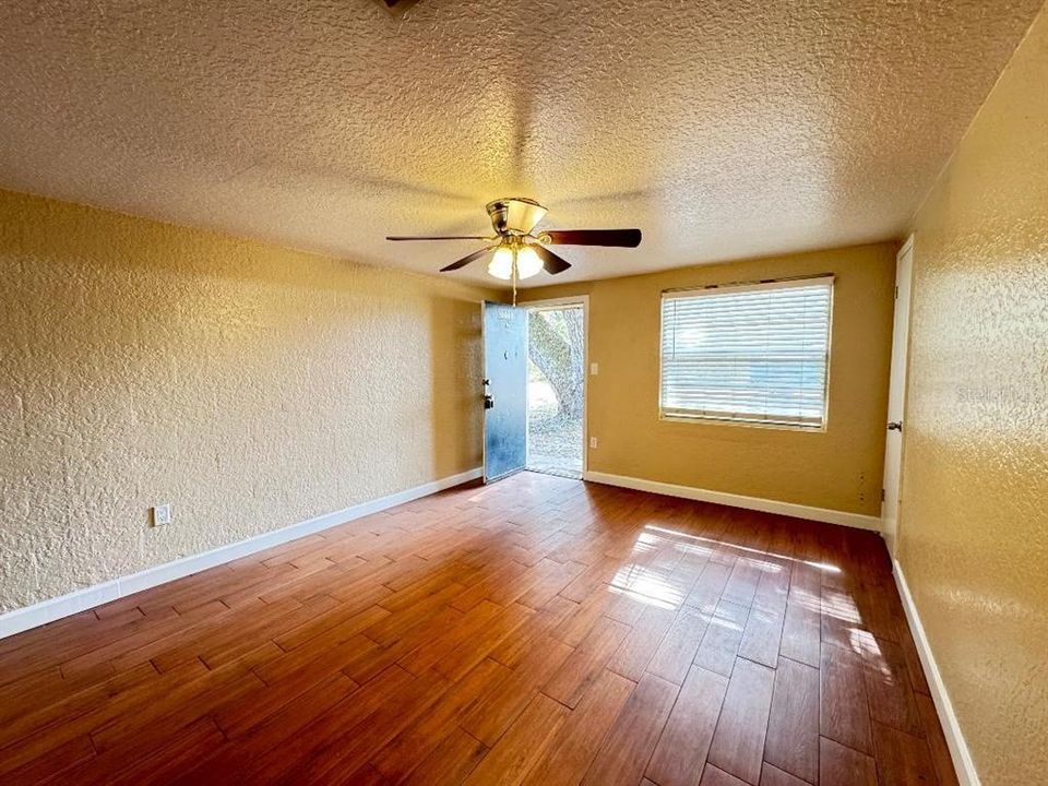 For Rent: $1,200 (2 beds, 1 baths, 672 Square Feet)