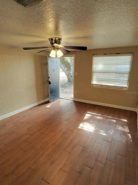 For Rent: $1,200 (2 beds, 1 baths, 672 Square Feet)