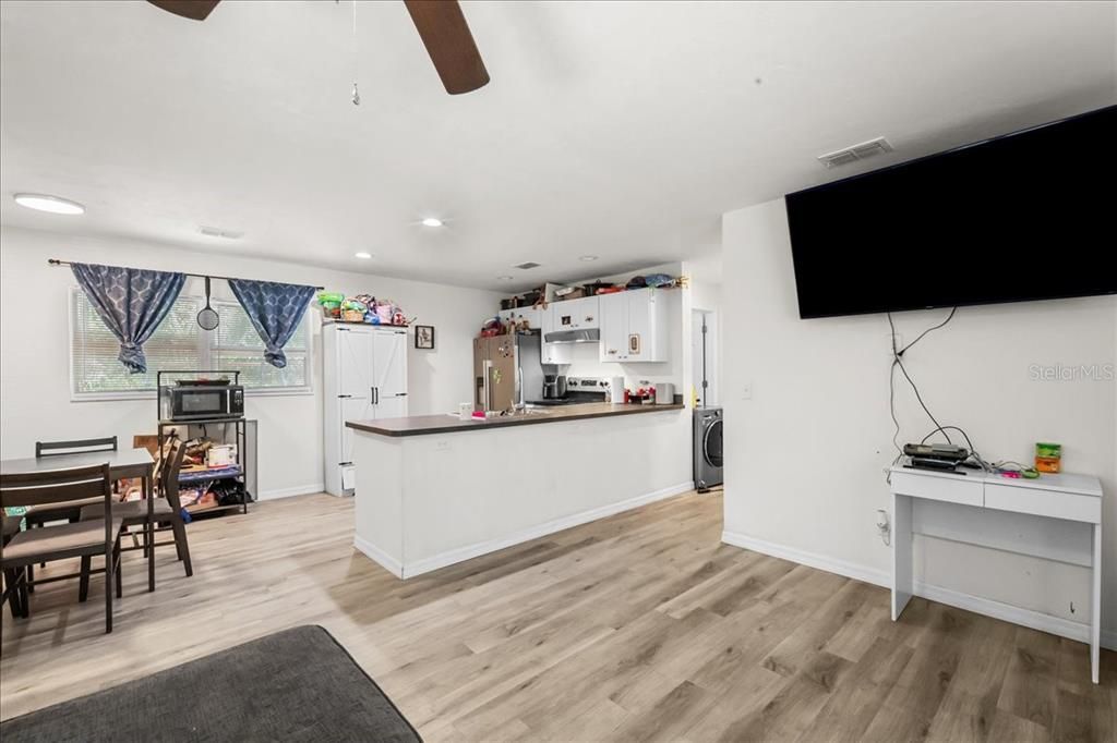 На продажу: $193,779 (3 спален, 1 ванн, 960 Квадратных фут)