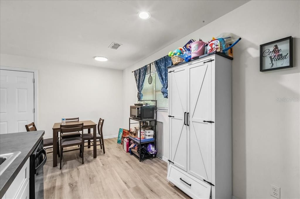 На продажу: $193,779 (3 спален, 1 ванн, 960 Квадратных фут)