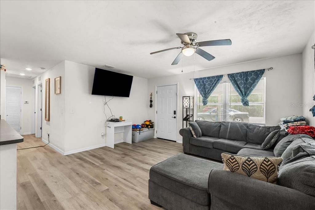 На продажу: $193,779 (3 спален, 1 ванн, 960 Квадратных фут)