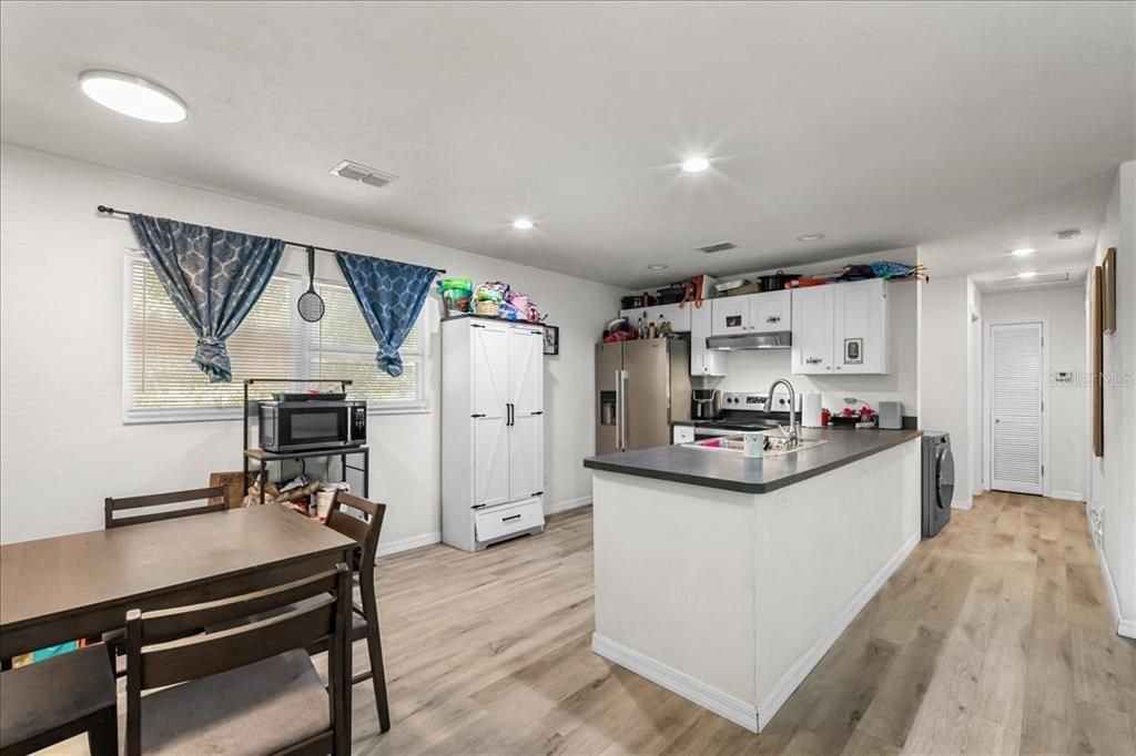 На продажу: $193,779 (3 спален, 1 ванн, 960 Квадратных фут)