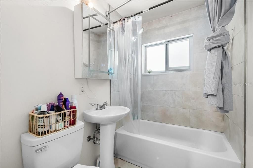 На продажу: $193,779 (3 спален, 1 ванн, 960 Квадратных фут)