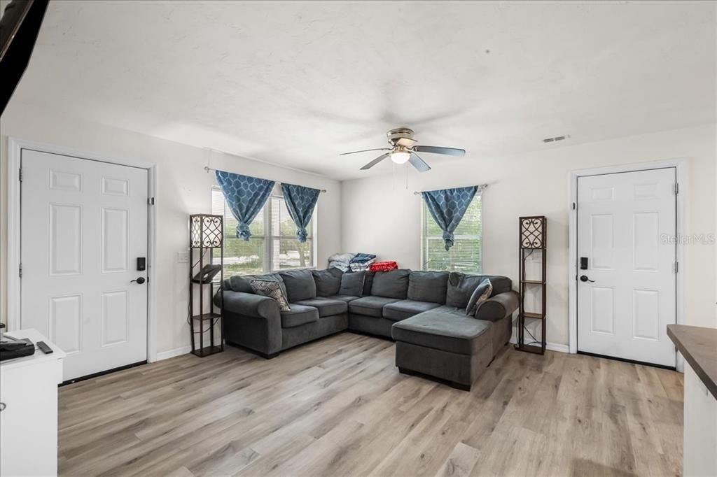 На продажу: $193,779 (3 спален, 1 ванн, 960 Квадратных фут)