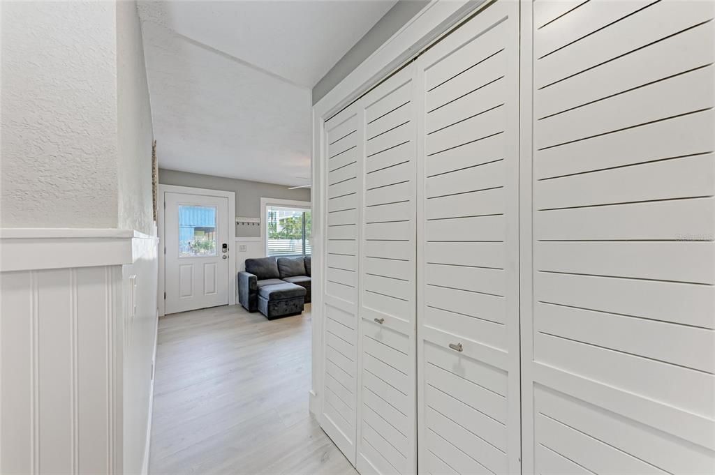 En Venta: $699,000 (2 camas, 2 baños, 720 Pies cuadrados)