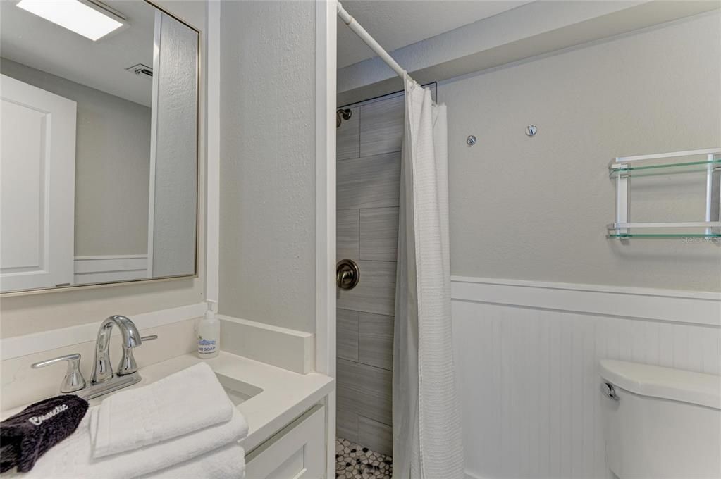 En Venta: $699,000 (2 camas, 2 baños, 720 Pies cuadrados)