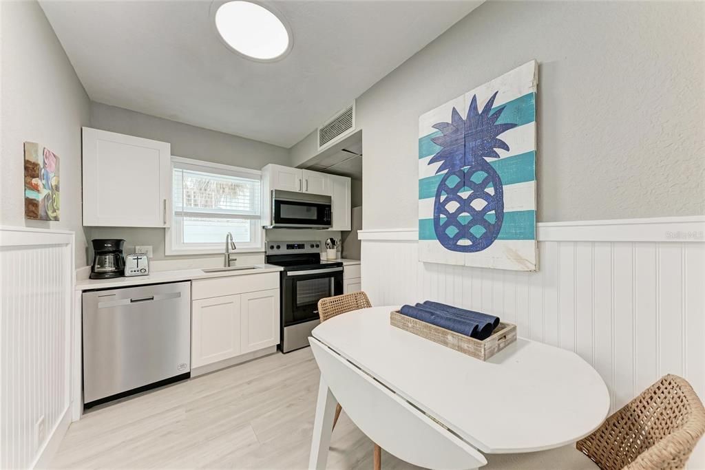 En Venta: $699,000 (2 camas, 2 baños, 720 Pies cuadrados)