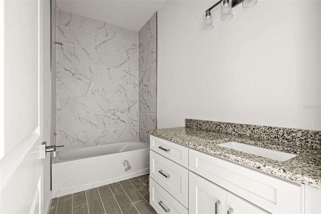 Activo con contrato: $260,000 (3 camas, 2 baños, 1595 Pies cuadrados)