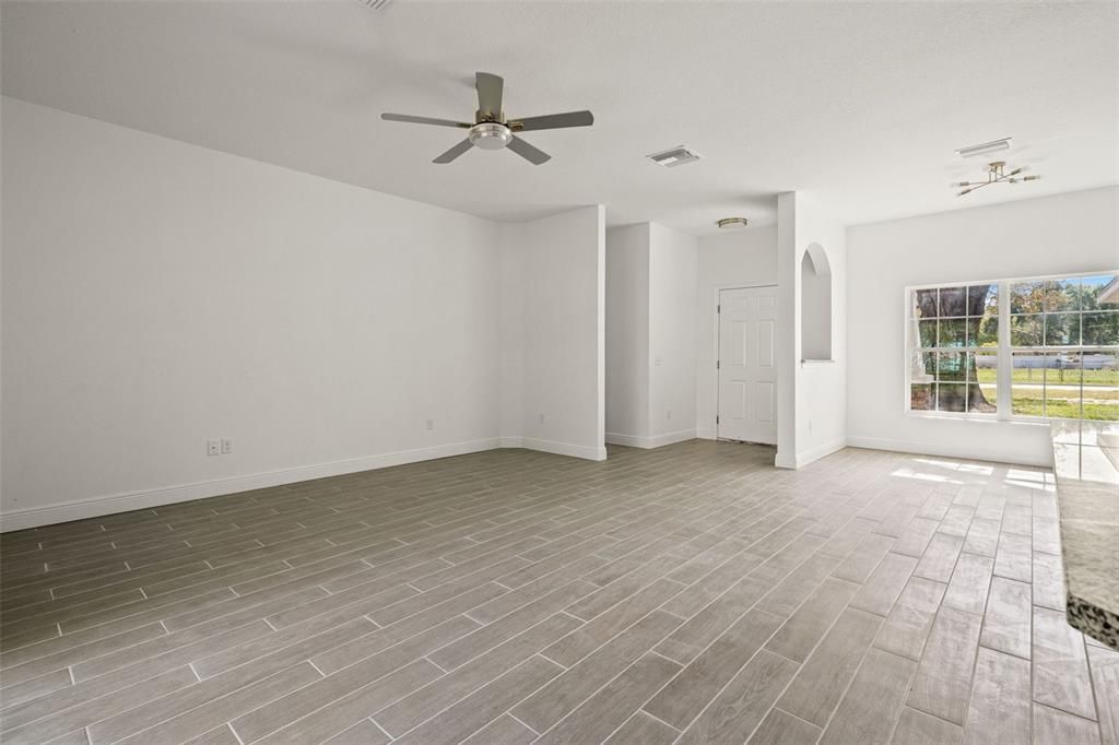 Activo con contrato: $260,000 (3 camas, 2 baños, 1595 Pies cuadrados)