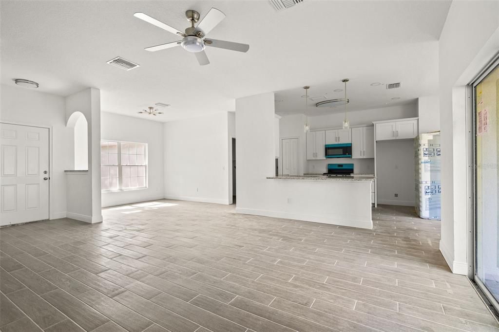 Activo con contrato: $260,000 (3 camas, 2 baños, 1595 Pies cuadrados)