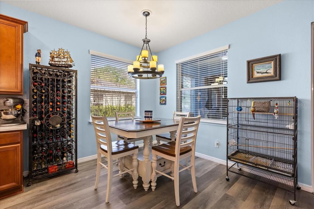 En Venta: $474,900 (4 camas, 2 baños, 2426 Pies cuadrados)