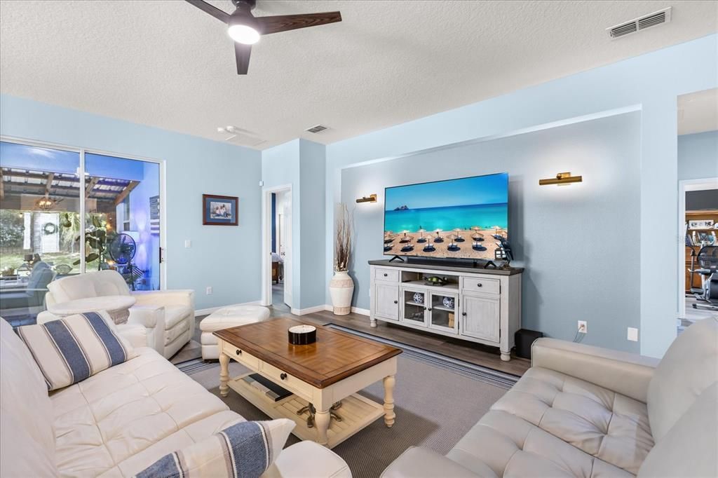 En Venta: $474,900 (4 camas, 2 baños, 2426 Pies cuadrados)