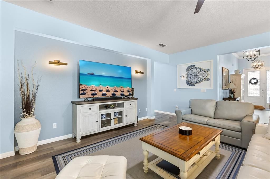 En Venta: $474,900 (4 camas, 2 baños, 2426 Pies cuadrados)