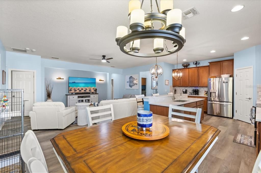 En Venta: $474,900 (4 camas, 2 baños, 2426 Pies cuadrados)