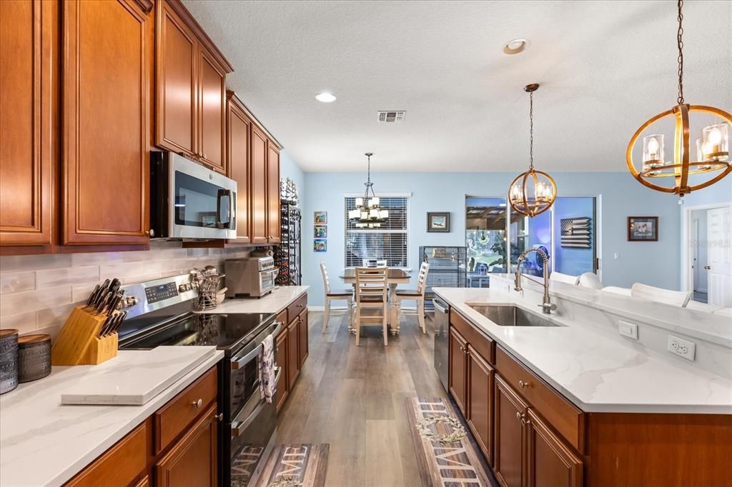 En Venta: $474,900 (4 camas, 2 baños, 2426 Pies cuadrados)