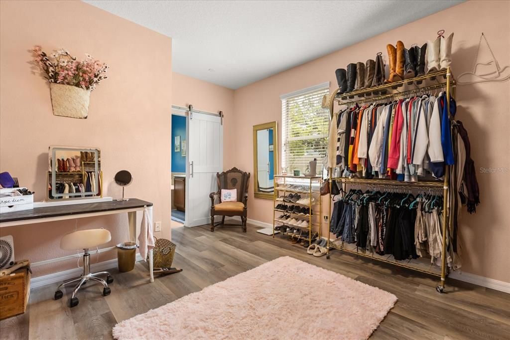 En Venta: $474,900 (4 camas, 2 baños, 2426 Pies cuadrados)