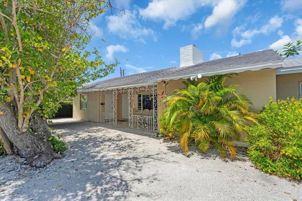 На продажу: $1,100,000 (4 спален, 0 ванн, 2020 Квадратных фут)