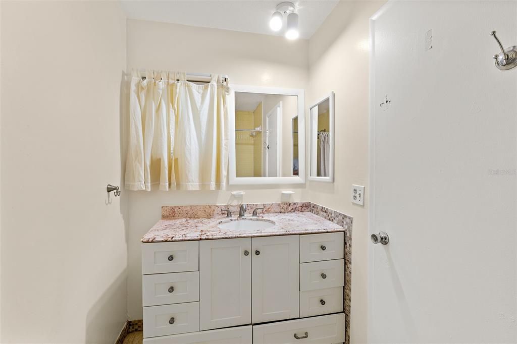 Activo con contrato: $149,000 (2 camas, 1 baños, 938 Pies cuadrados)