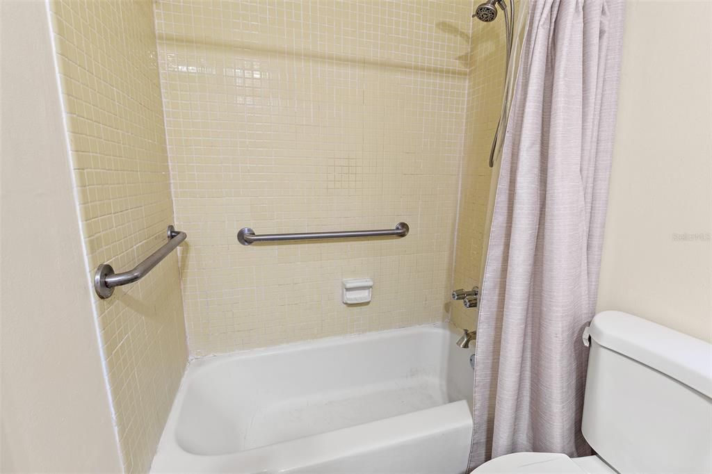 Activo con contrato: $149,000 (2 camas, 1 baños, 938 Pies cuadrados)